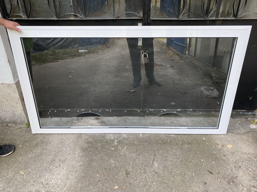 Плъзгаща алуминиева врата и рамка с прозорец