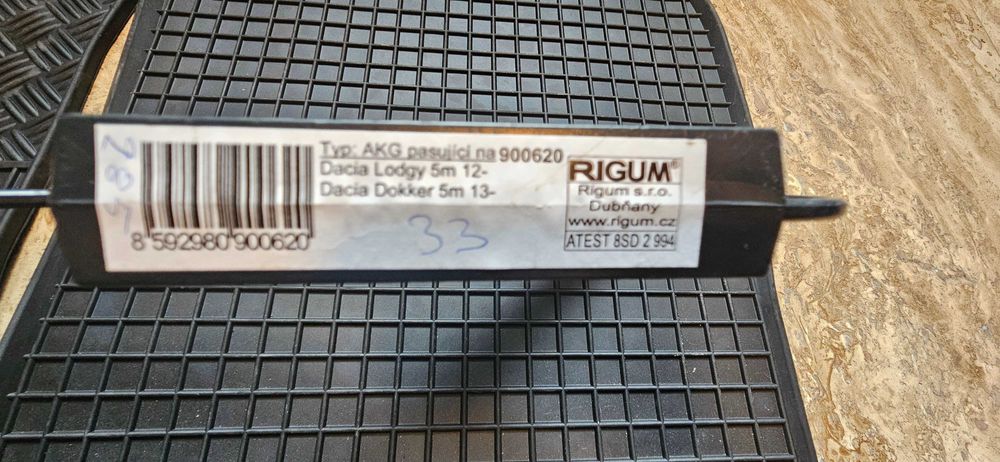 Стелки за кола RIGUM/ Rezaw plast