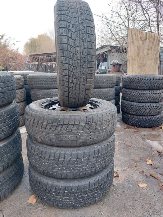 Продам комплект зимних шин Yokohama 185/65/15