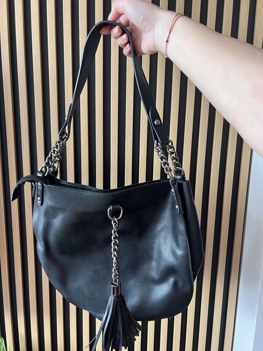 Дамска чанта с капси