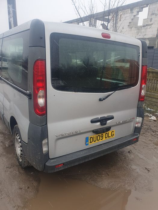 Dezmembrez Opel vivaro primastar trafic motor 2.0 cc cutie 8+1 locuri