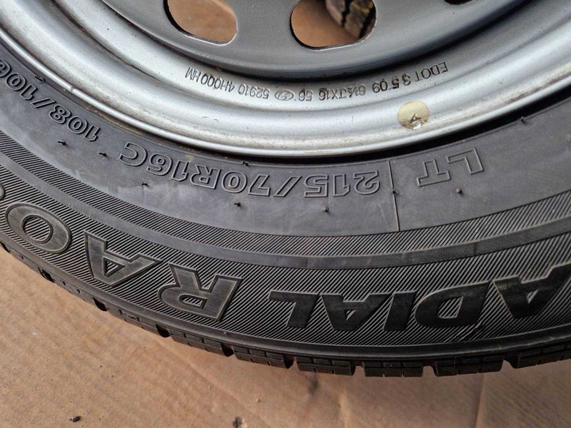 4 броя Летни бусови Гуми с джанти R16C 215/70 Hankook-Hyundai