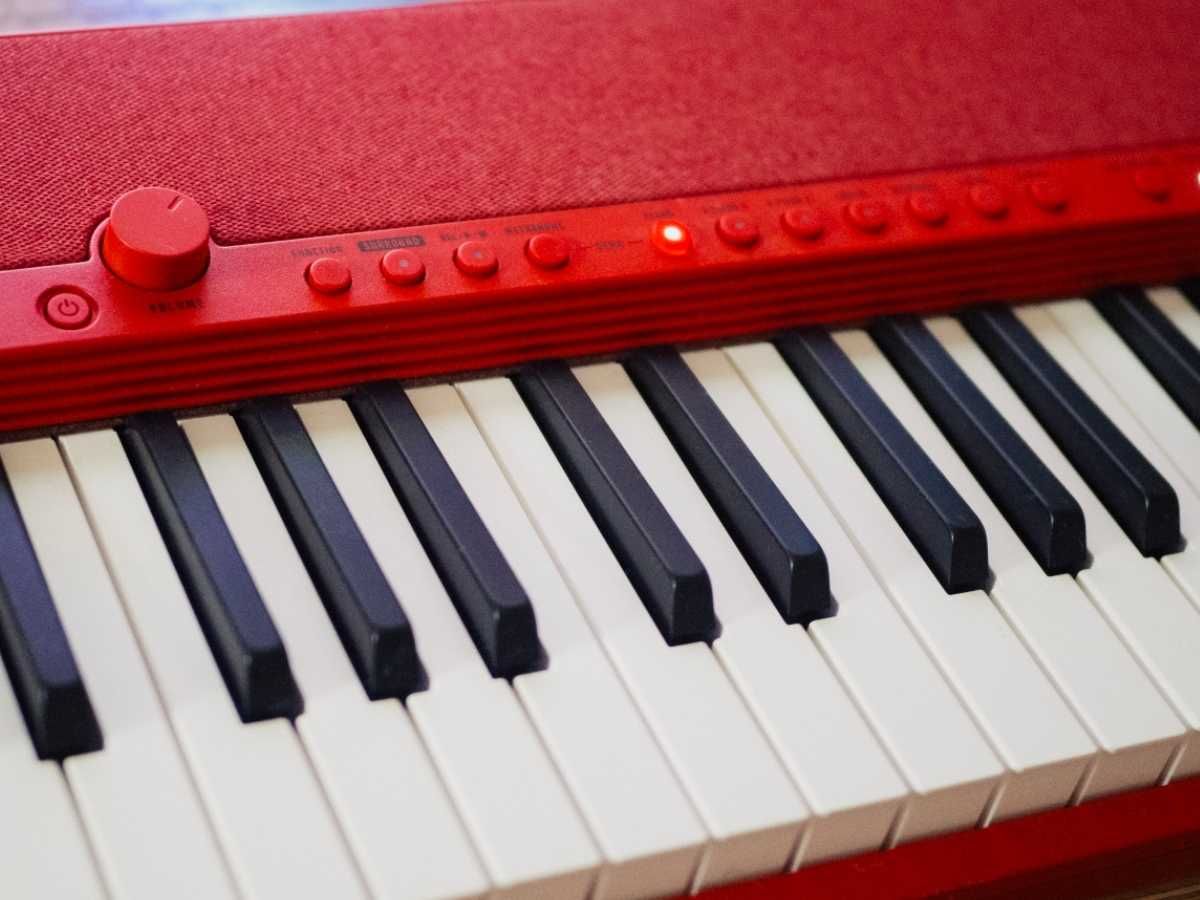 Синтезатор / электропианино / MIDI-клавиатура Casio CT-S1 + аксессуары