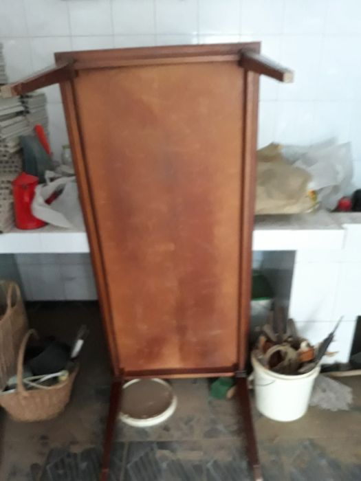 Masa de lemn masiv nuc