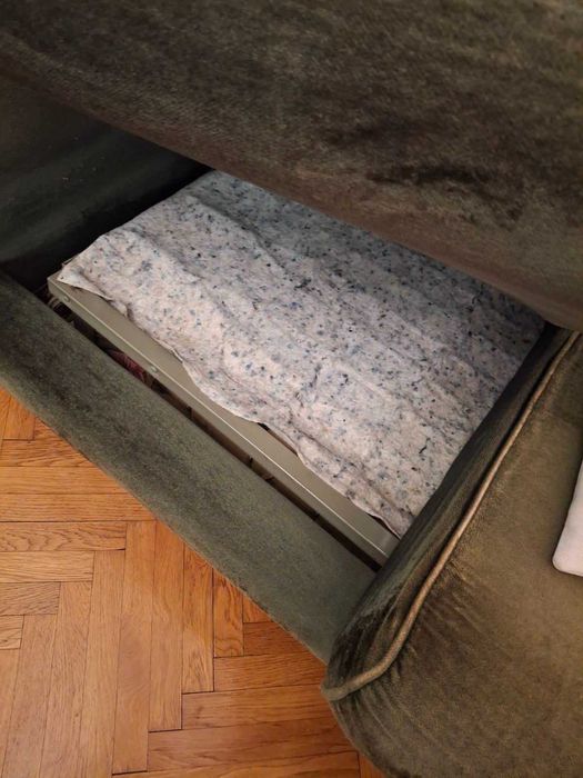 ПОДАРЯВАМЕ холна гарнитура