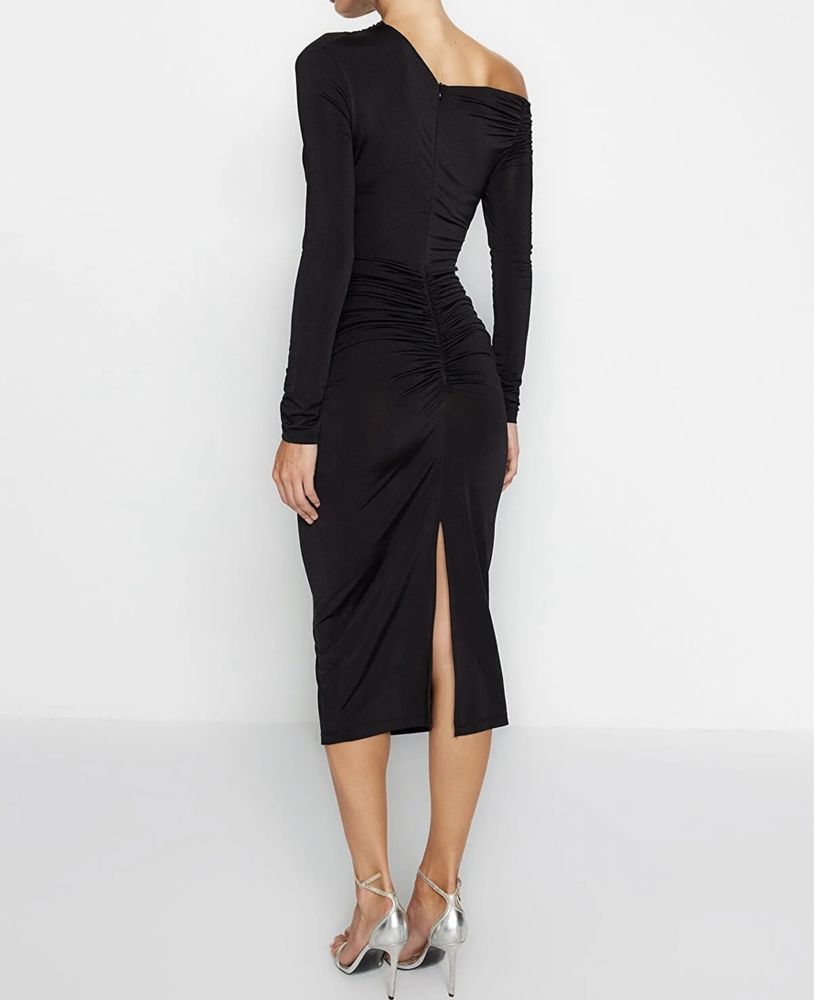 Rochie neagra midi