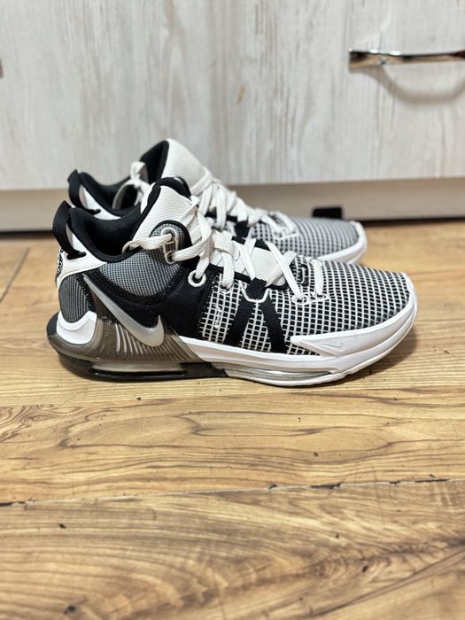 Nike Lebron Witness VII