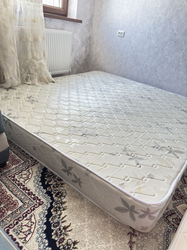 Продается почти новый матрас