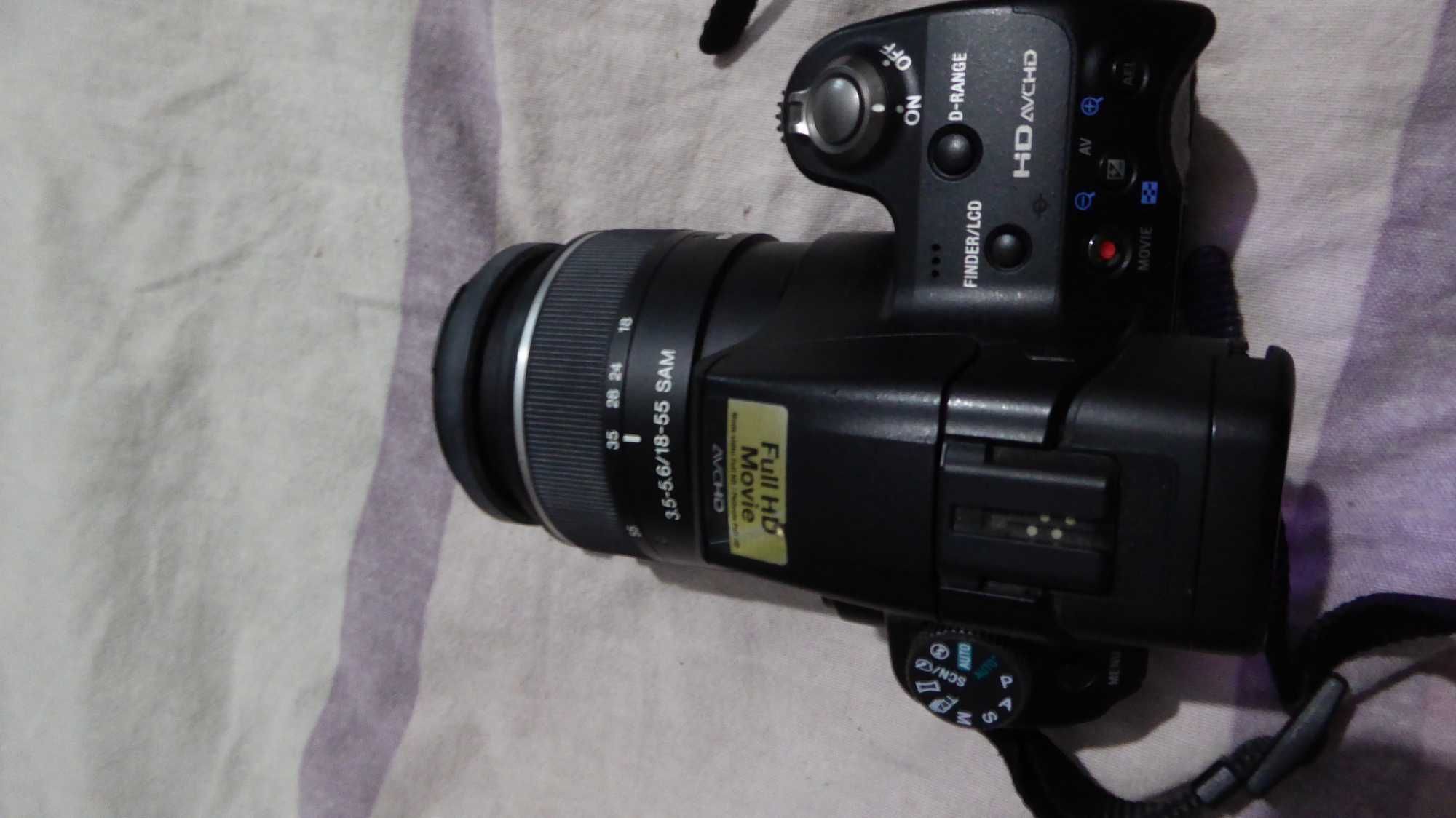 Aparatul foto digital DSLR Sony A35 cu obiectiv  18-55 mm