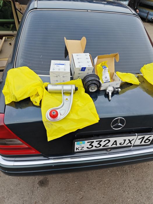 На Мерс w202. Запчасти нов.