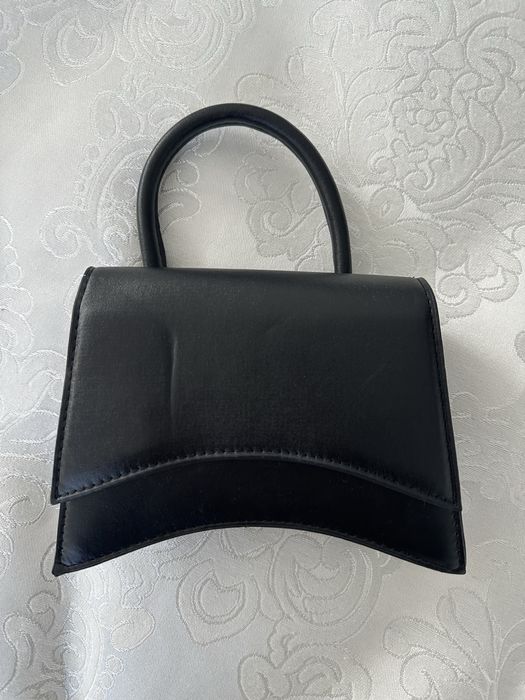 Чисто нови и използвани чанти