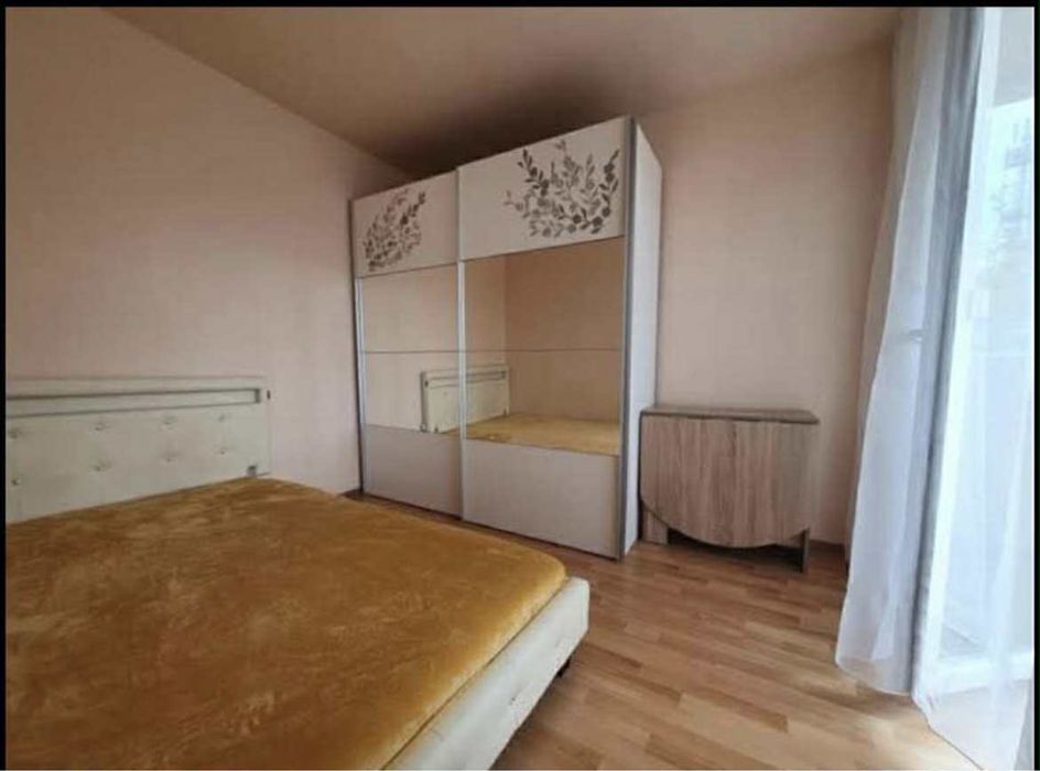 Închiriez apartament 3 camere