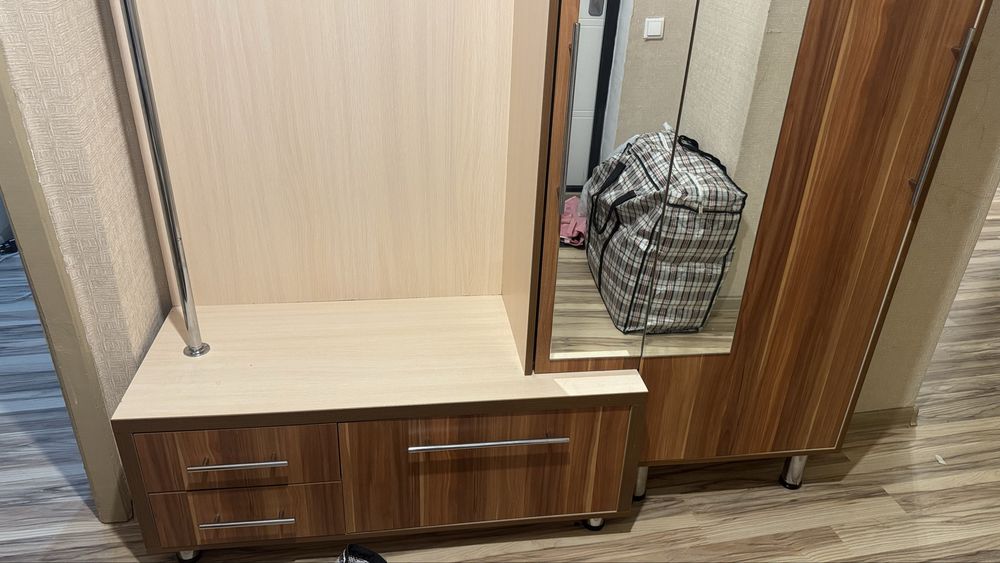 Продам прихожую 160на200
