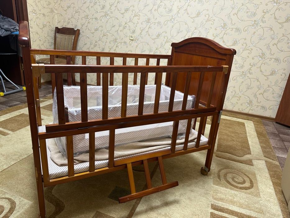 Детская кроватка с люлькой