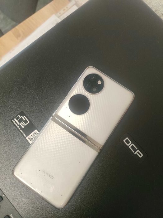 Huawei p50 pocket за части.