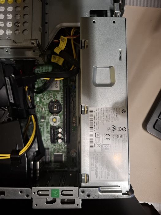 HP EliteDesk 705 G4 SFF-Slim,AMD Ryzen 3 PRO 2200G (3.5/3.7GHz),16GB