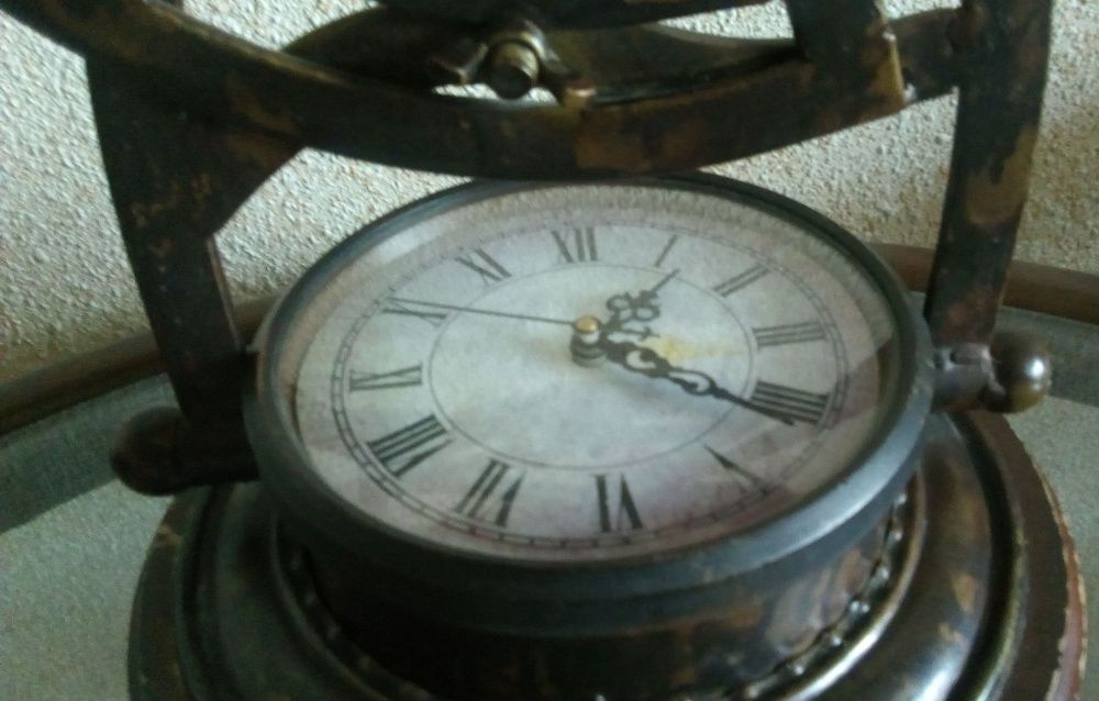 Ceas de masa, birou, vechi alama baza = 20 cm, inaltime = 30 cm