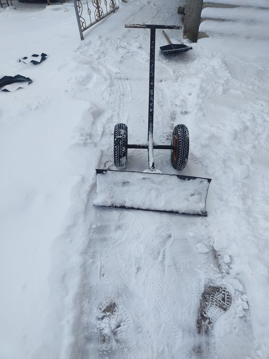 Снегоуборочная лопата