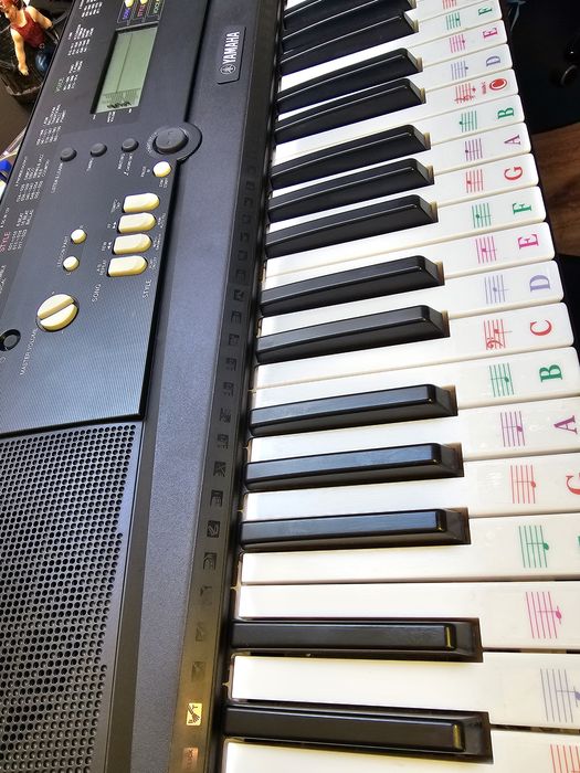 Yamaha EZ-220, orga electronica