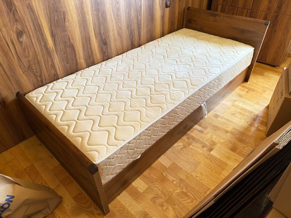 Единично легло с  повдигащ механизъм и матрак
