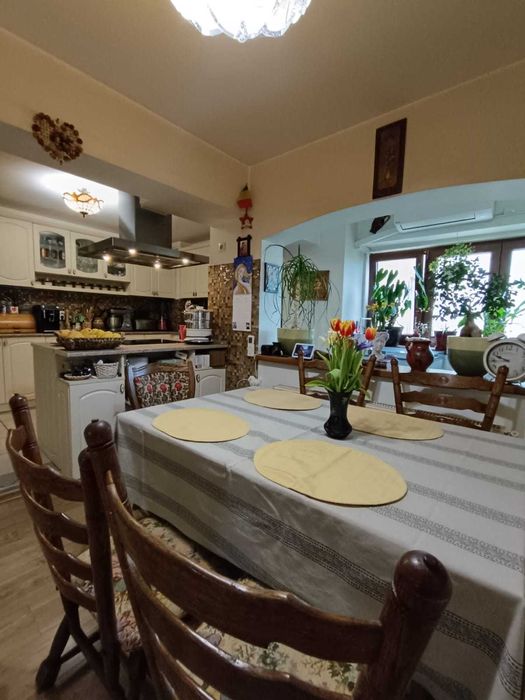 Apartament 4 camere, situat central, Deva