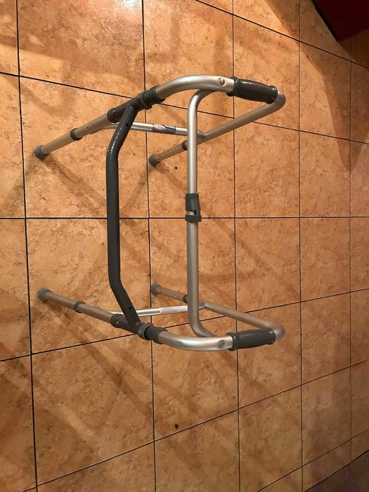 Cadru de mers si cadru toaleta