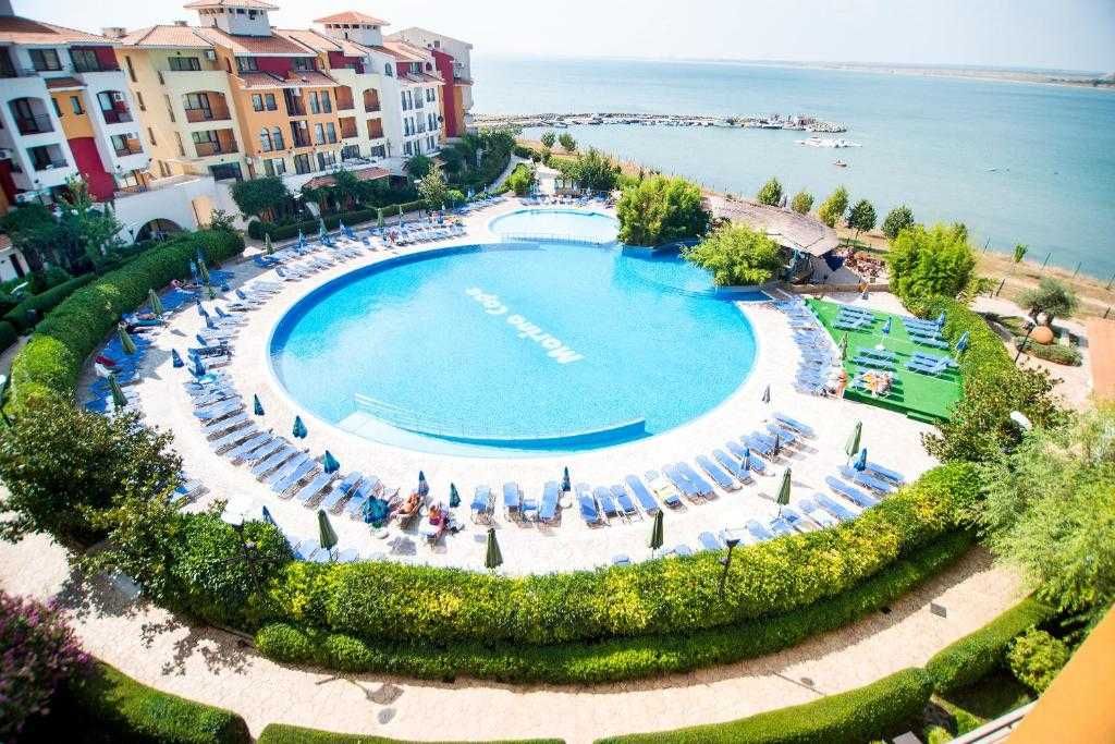 Първа линия! Апартамент с 3 спални и гледка море в Марина Кейп, Ахелой