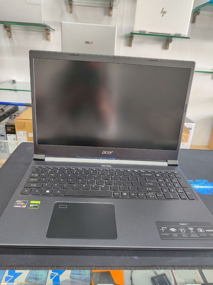 Acer r5500 8/512 ssd 15.6 FHD