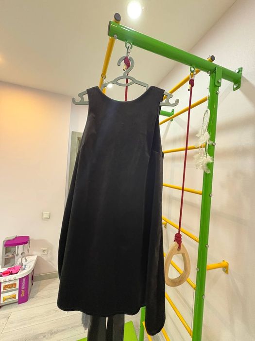 Продам новое короткое нарядное красивое платье .