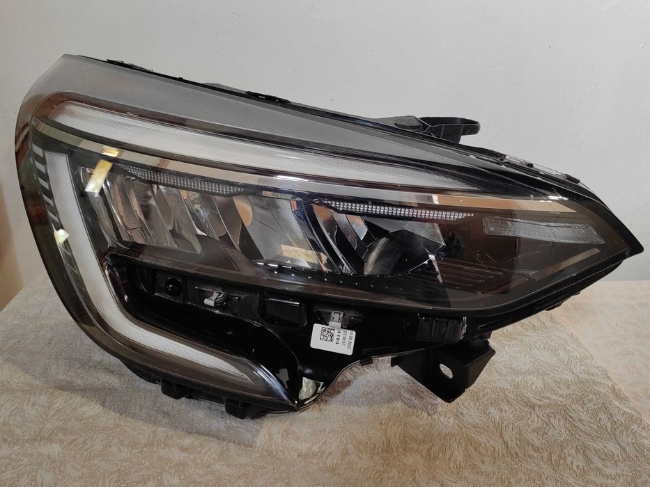 Фар Renault Clio 5 LED десен / Фар Рено Клио / Фар Clio Оригинален