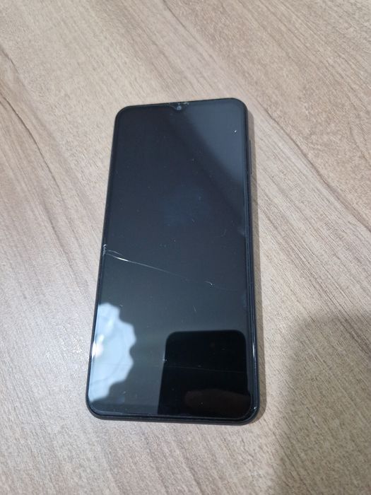 Samsung Galaxy A13 cu husa/ ecran crapat