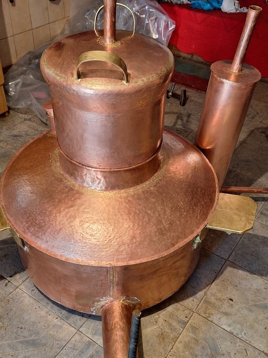 Vând cazan de făcut țuică cu capacitatea de 250litri