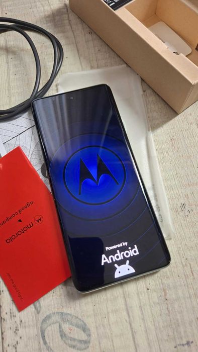 Смартфон Motorola Edge 40 Neo, 256GB, 12GB RAM, 5G