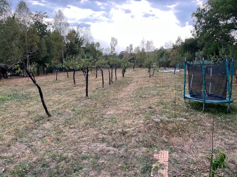 Vând casă la munte cu teren 3000mp