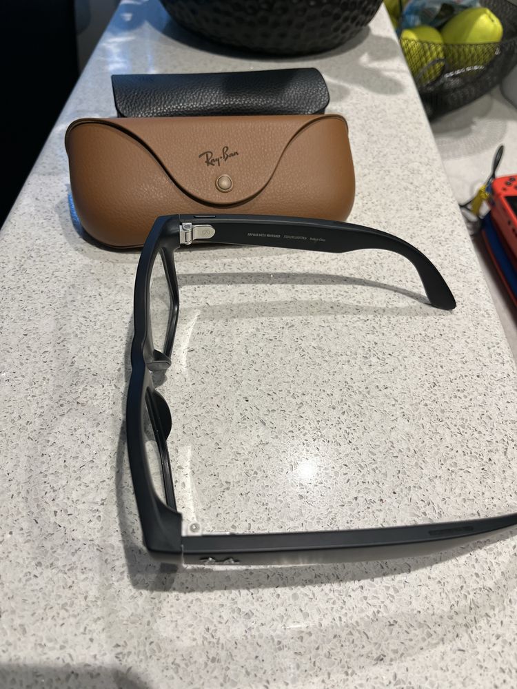 Продавам очила Ray Ban META