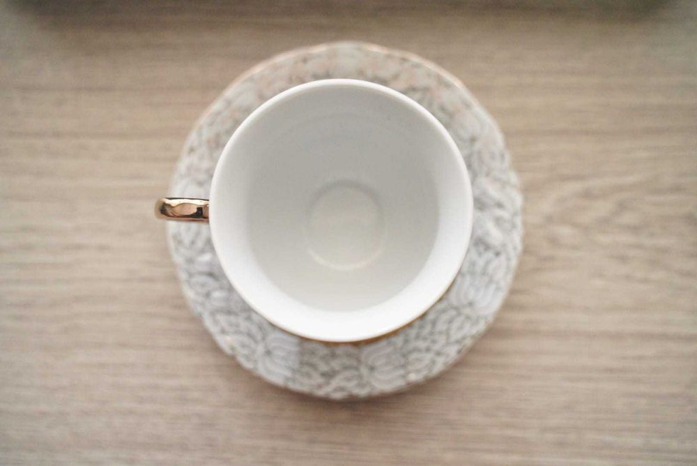 Set cești si farfurii cafea (12 piese).