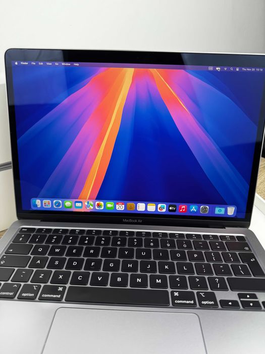 MacBook Air 13" M1 (2020) - Space Grey, 8GB RAM, 256GB SSD