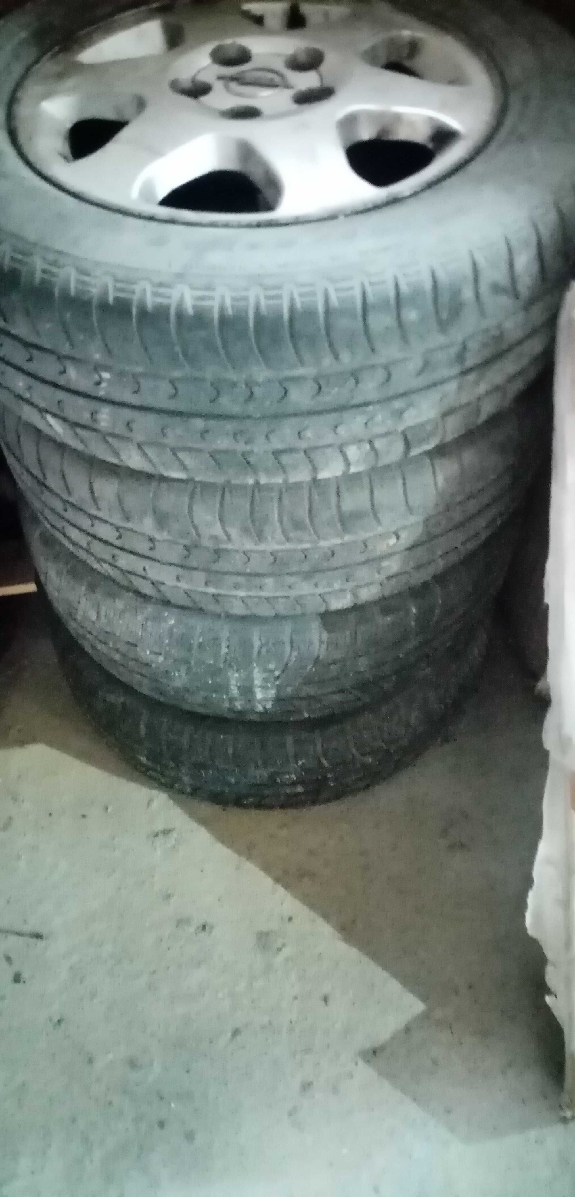 Продавам джанти с гуми