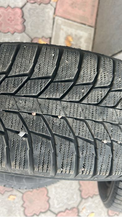 Шины зима R17 в отличном состоянии