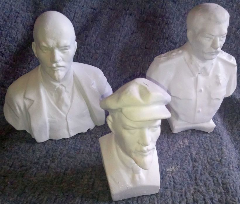 Гипсови скулптури на Ленин и Сталин до гърдите. СССР. възстановени