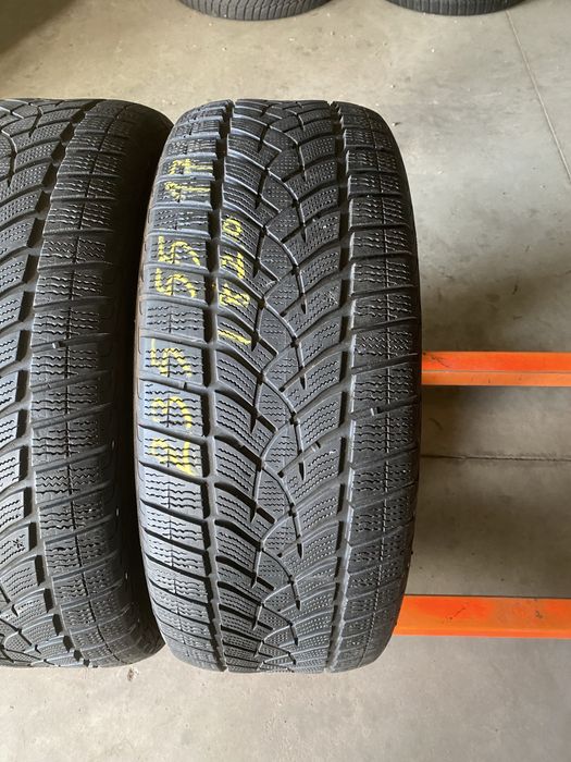 Anvelope iarna 235/55/17 Goodyear Ultra Grip Performance 235 55 17 R17