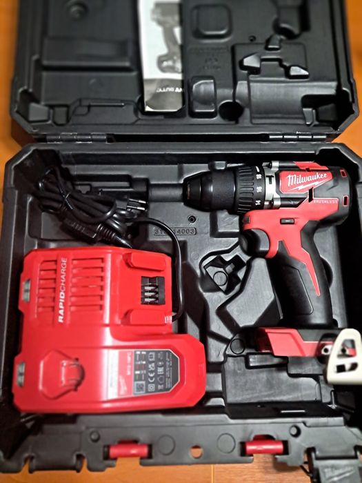 Pachet 2 scule Milwaukee M18 FPP2BG-502X cu 3 acumulatori