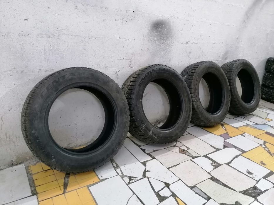 Продам комплект зимних шин 205/60/16.