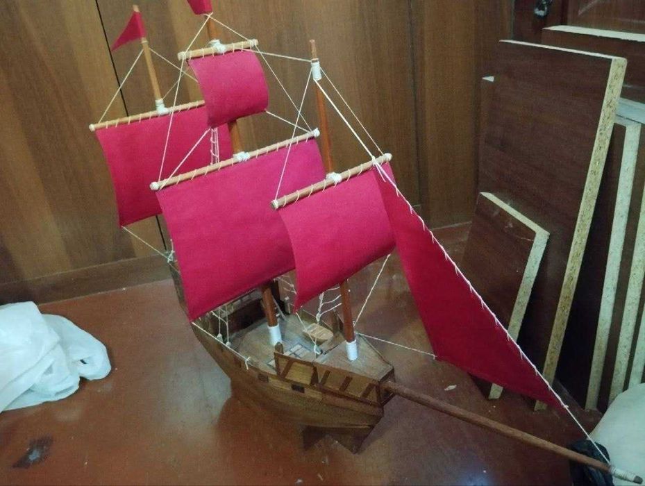 Корабль алые паруса