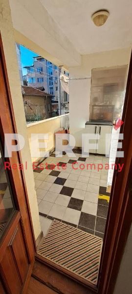 Дава се под наем Двустаен апартамент в Бургас, Възраждане - 65 кв.м за 316.2 € - Снимка #2