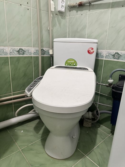 Продам Унитаз и Водонагреватель Ariston