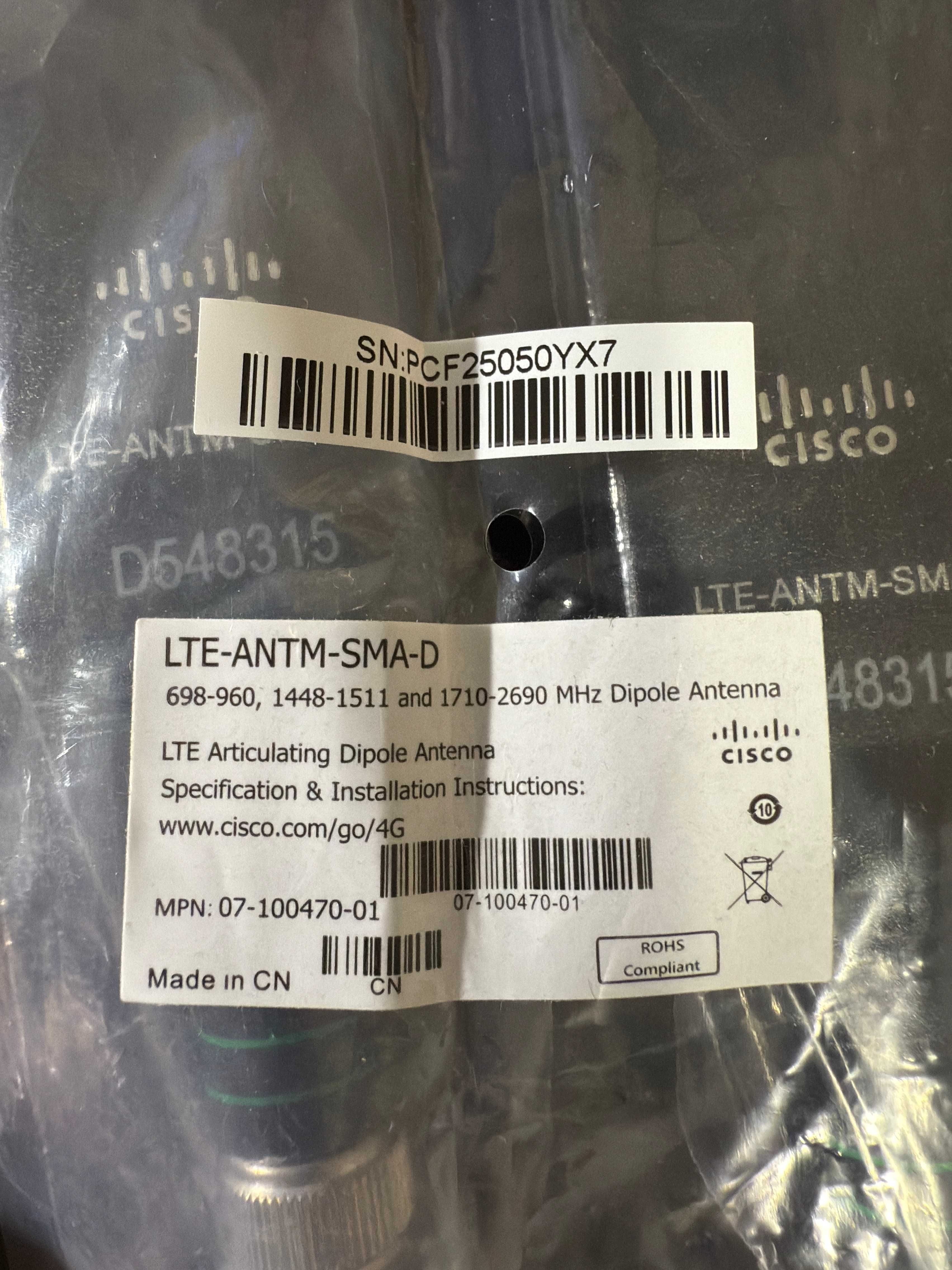 2x Cisco LTE-ANTM-SMA-D antena