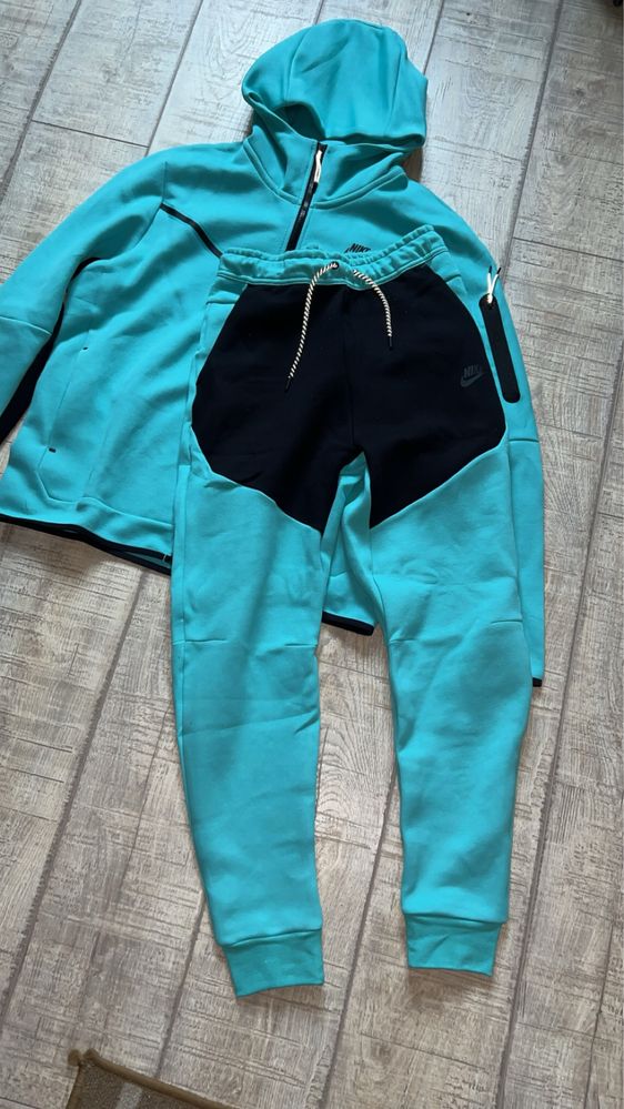 Vand nike tech fleece tiffany blue marimea L/M (centrall cee-doja)