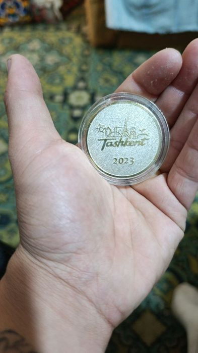 Продам две монеты/медали