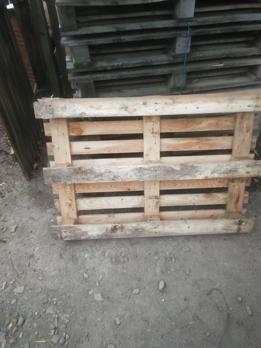 Vând paleți 120x80 cm